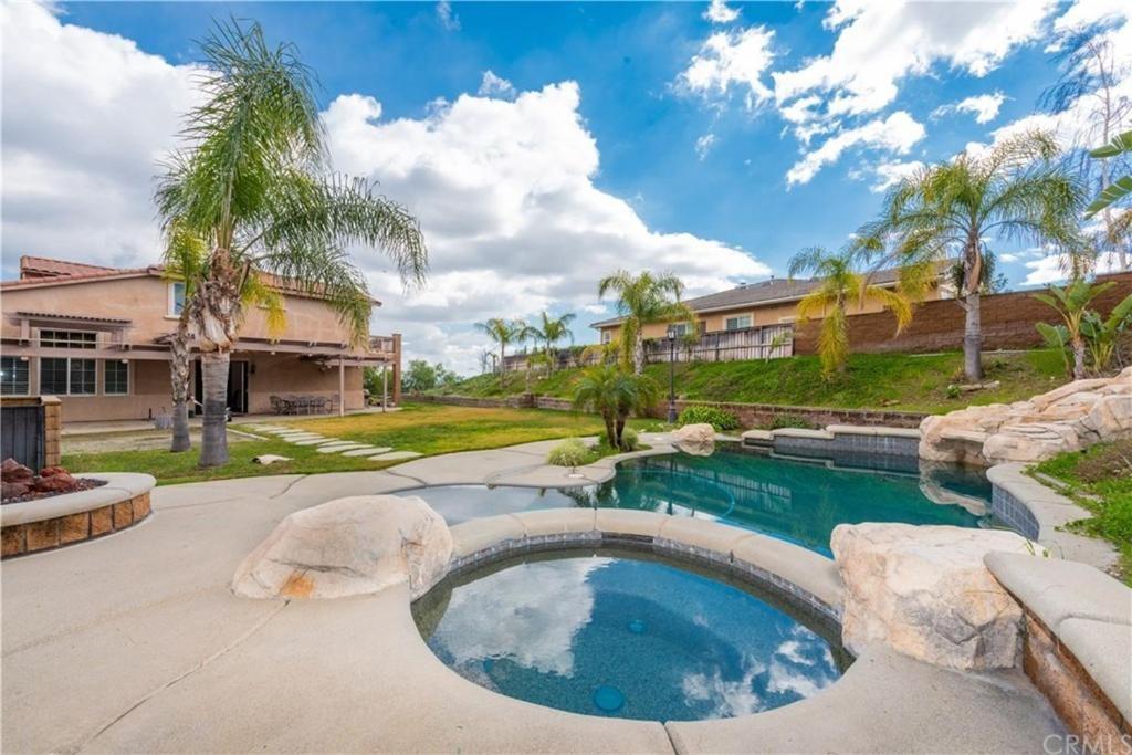 Private-room-Private-entrance-spectacular-city-landscape-views-from-room - Chambres d'hôtes Rancho Cucamonga