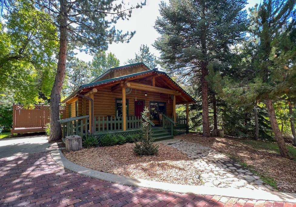 Cozy Forest Cottage at La Caille - Bed and Breakfast