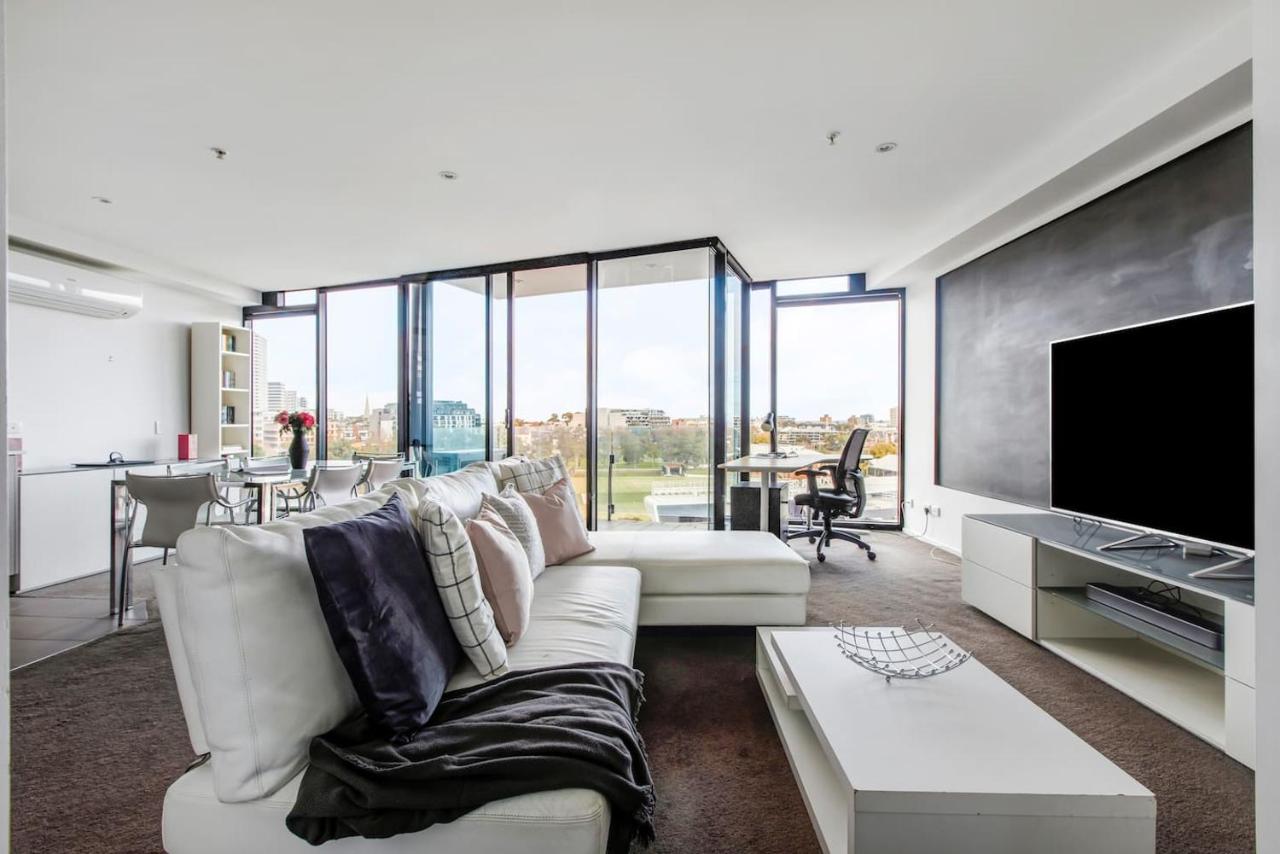 Digital Nomad Dreaming across from Albert Park - B&B
