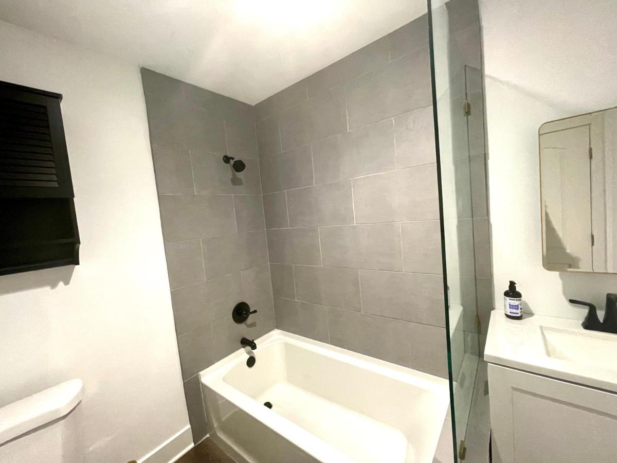 Modern Gem 2 miles from Sofi - B&B