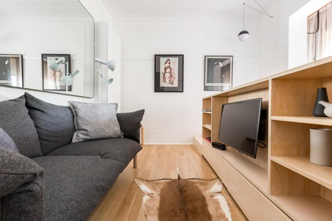 B&B Sydney - Designer Darlinghurst Studio with Rooftop Views - Bed and Breakfast Sydney