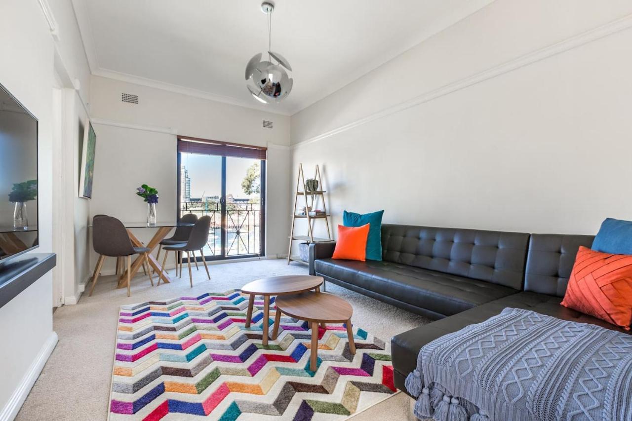 B&B Sydney - Harbourfront Art Deco Hall - Sought-after in Sydney - Bed and Breakfast Sydney