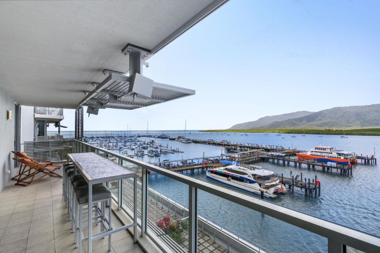 B&B Cairns - Belle Escapes 24 Harbour Lights Water View Apartment - Bed and Breakfast Cairns