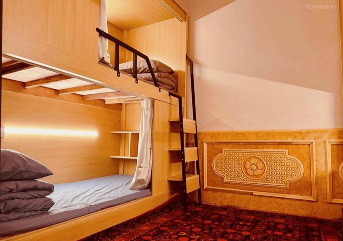 Bett im Schlafsaal für Männer mit 8 Betten und Gemeinschaftsbad
