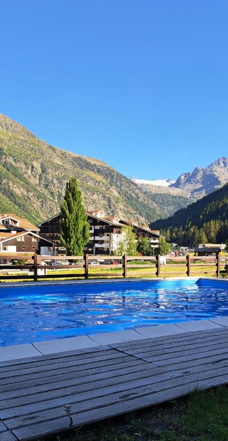 La Thuile bilocale frazione Entrèves Condominio Ametista 30 - Chambres d'hôtes La Thuile