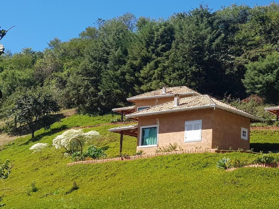 Recanto dos Beija Flores, Chalé lantana e - Bed and Breakfast