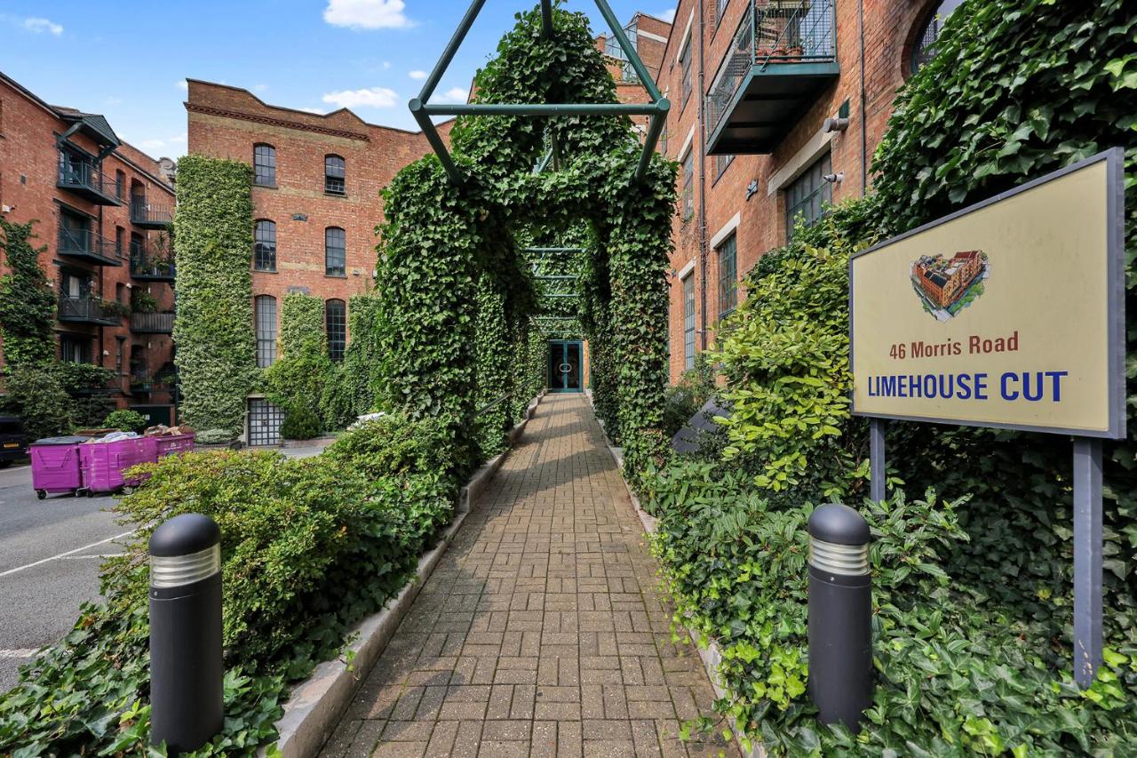 Large Industrial Style 2 Bedroom Apartment Short Term Rental & Flexible Renting Canary Wharf With Free WiFi - B&B London