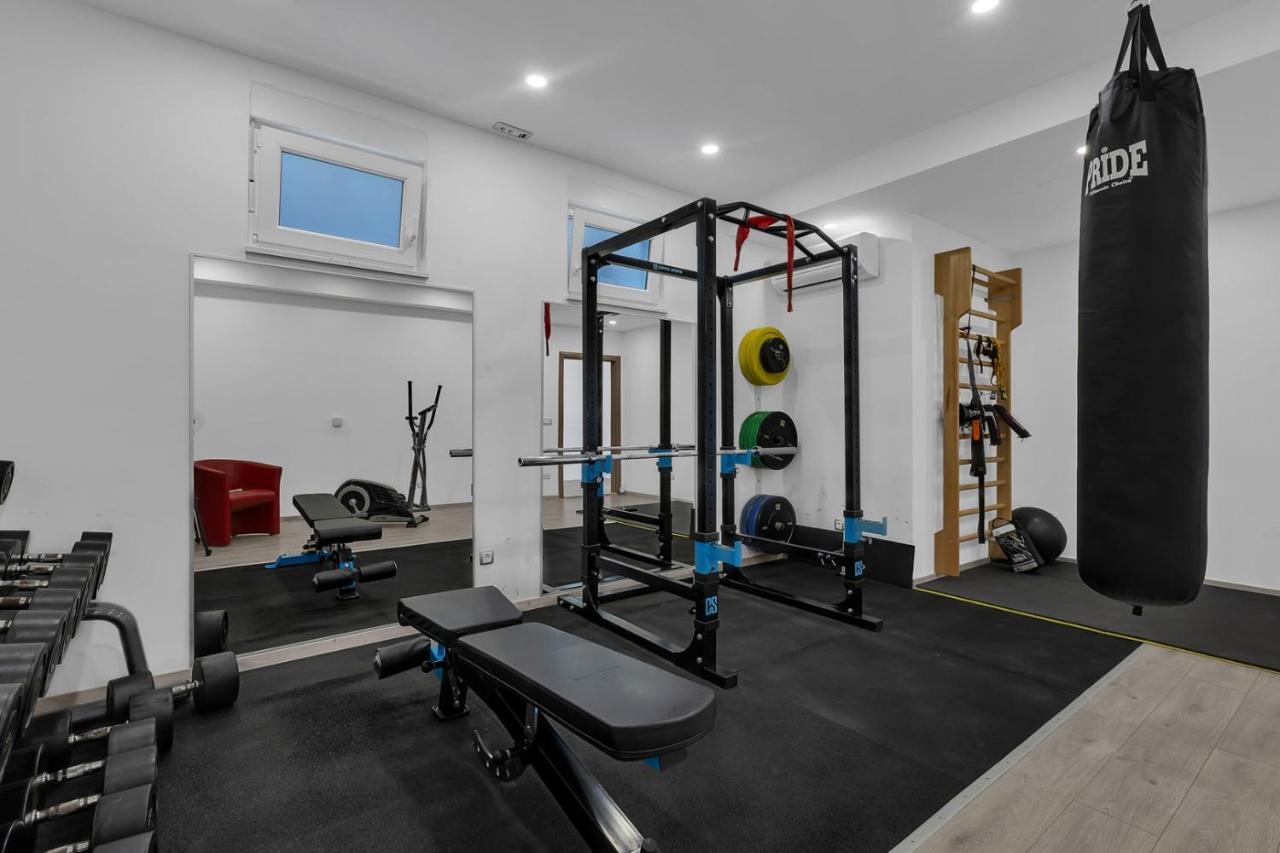 Luxury villa Mae in Makarska, pool and gym - B&B Makarska