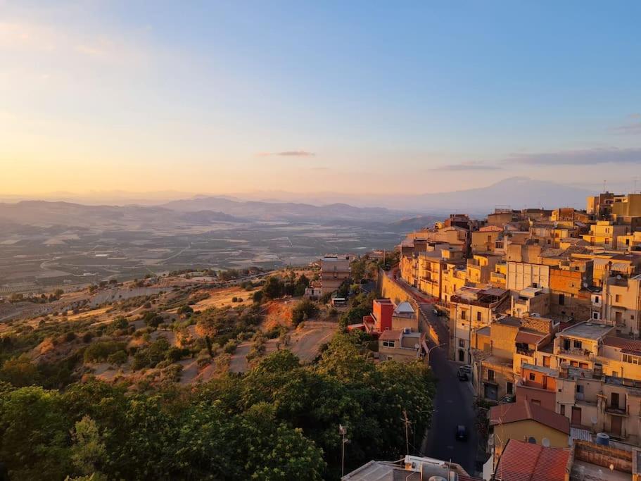 B&B Mineo - Mineo Townhouse with incredible views of Mt Etna - Bed and Breakfast Mineo