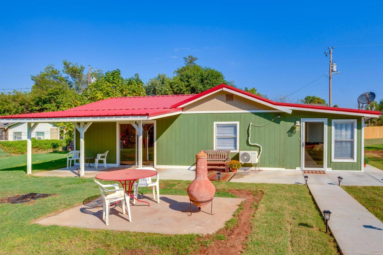 B&B Fort Cobb - Oklahoma Home Near Lake with Patio, Grill and Chiminea - Bed and Breakfast Fort Cobb