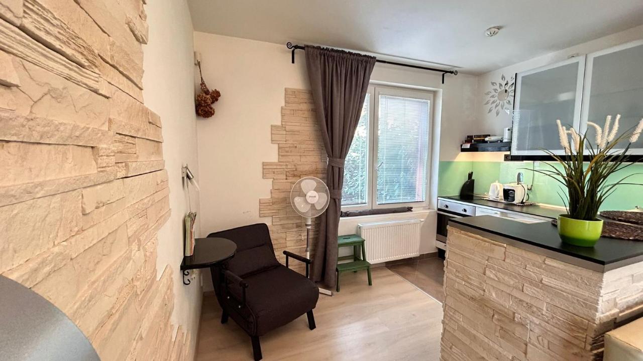 Bastien Studio near Airport - Chambres d’hôtes