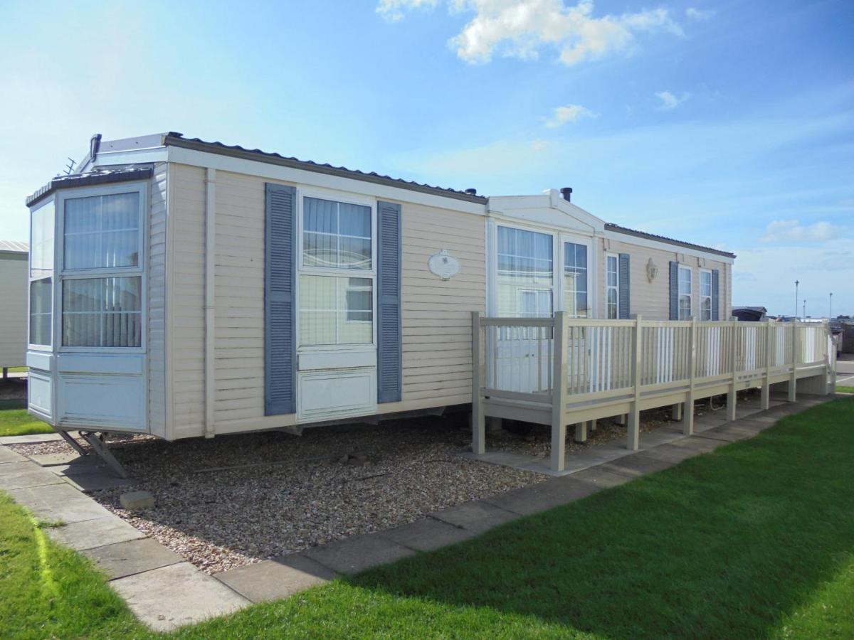 Golden Anchor : Ovation 4 Berth, Wrap Around Decking - Bed and Breakfast Chapel Saint Leonards