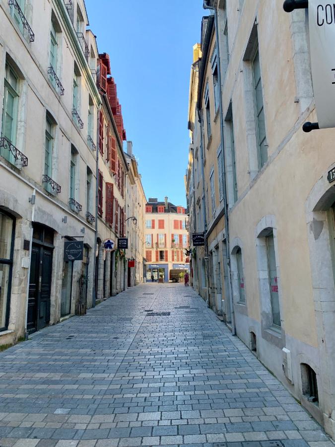 WONDERHOST, superbes volumes et charme de l'ancien - B&B