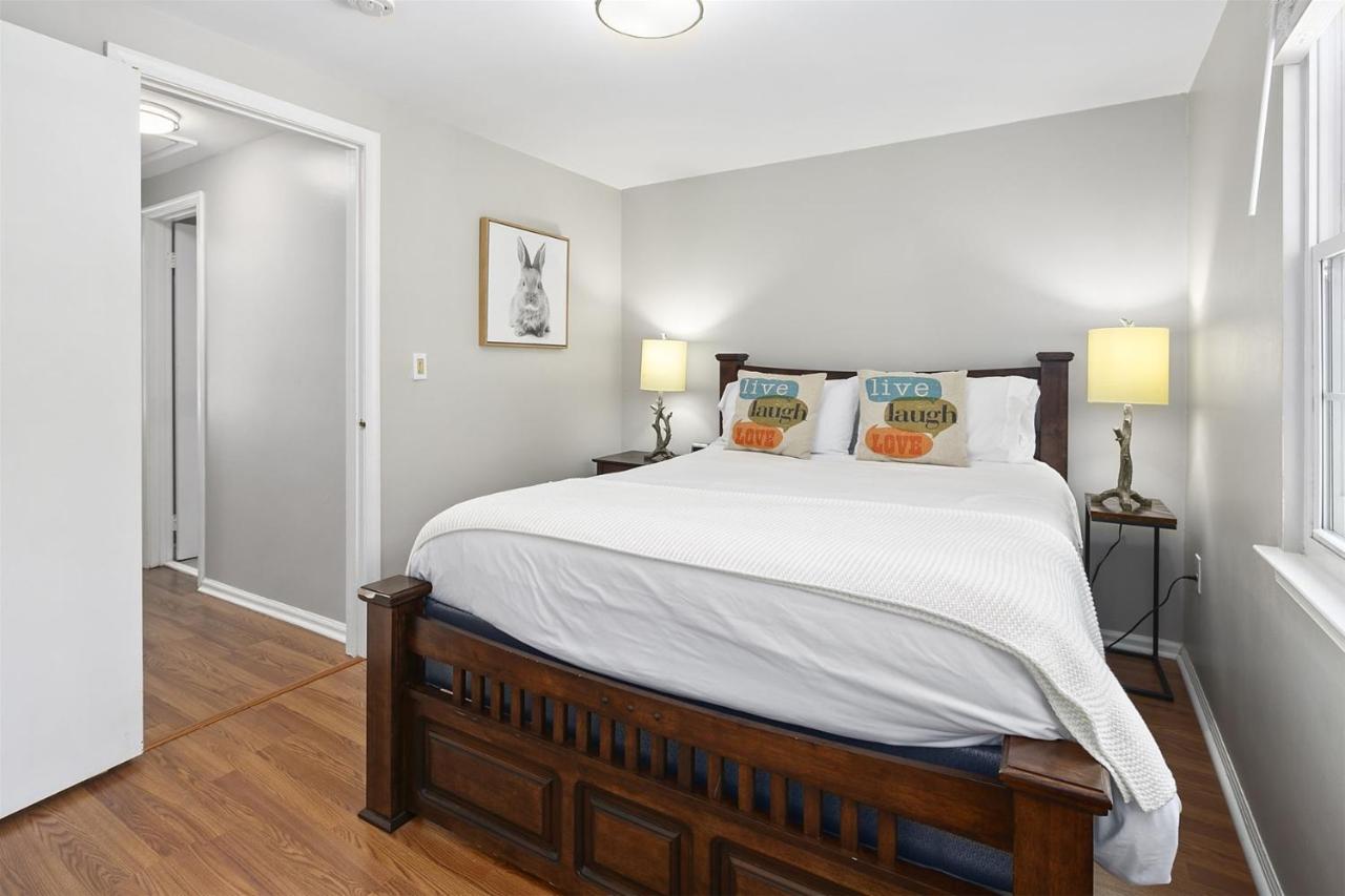 Townhome in No VA, 40 Mins to DC, Pets OK, Fast WiFi - Bed and Breakfast