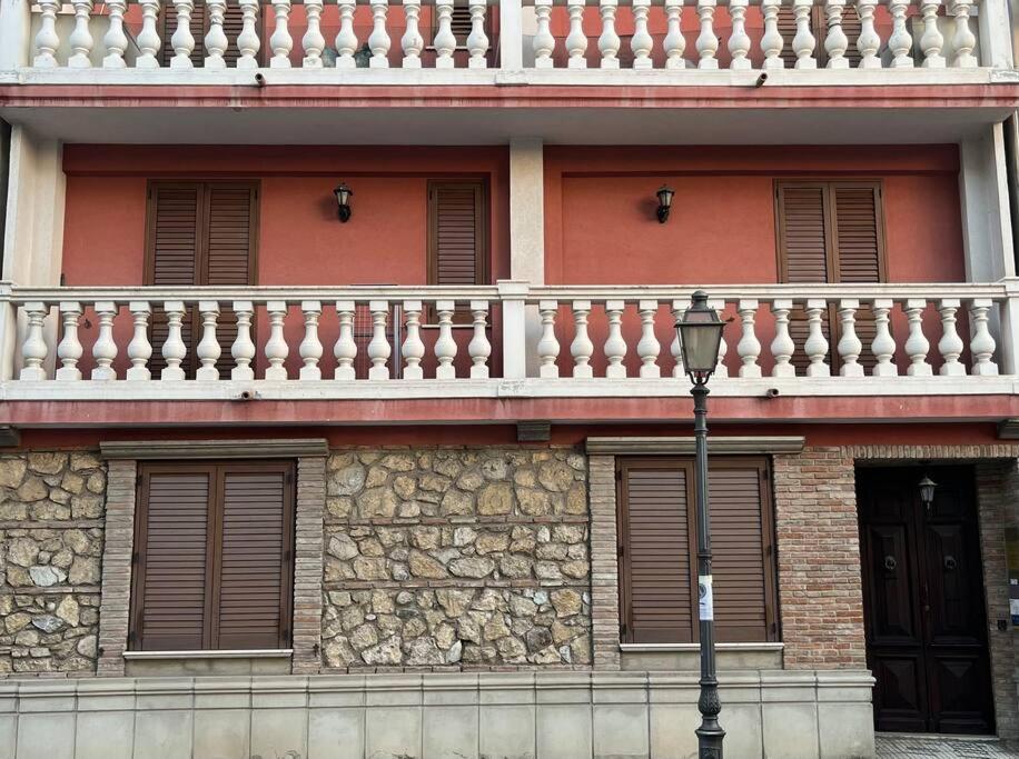 B&B Barcellona Pozzo di Gotto - Casa Vacanza Donna Laura - Bed and Breakfast Barcellona Pozzo di Gotto