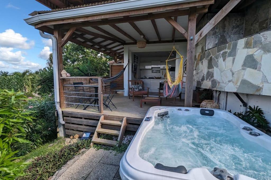 Cocon de charme avec spa, proche de la plage - B&B Les Trois-Îlets