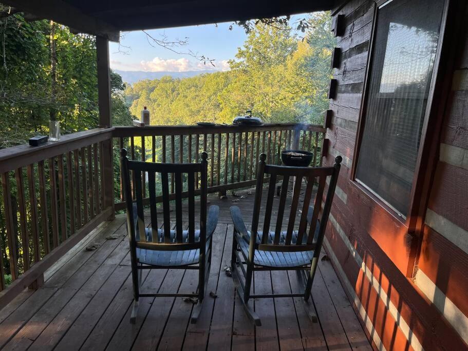 B&B Bryson City - Whiskey Run Cabin, Spectacular Mountain Views - Bed and Breakfast Bryson City