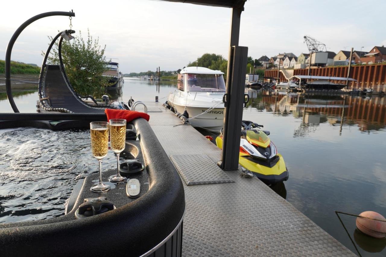 Hafen Oase - 2 Hausboote, 2 Whirlpool, 1 Sauna, Wellness - Ferienwohnung Leverkusen