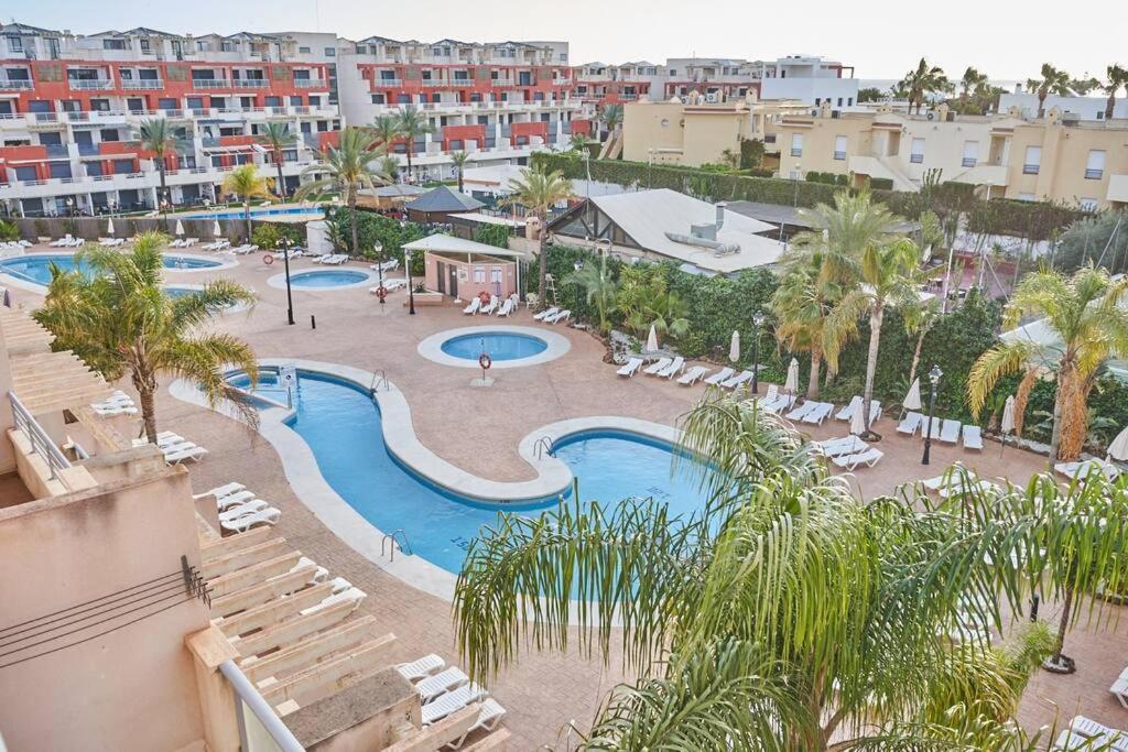 Stunning penthouse terrace & pool , Free Parking - B&B Vera