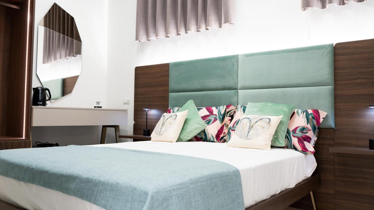 Camera Queen Superior