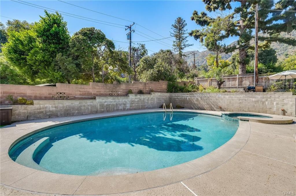 Salt Water Pool Over Look Rocky Mountain View - B&B