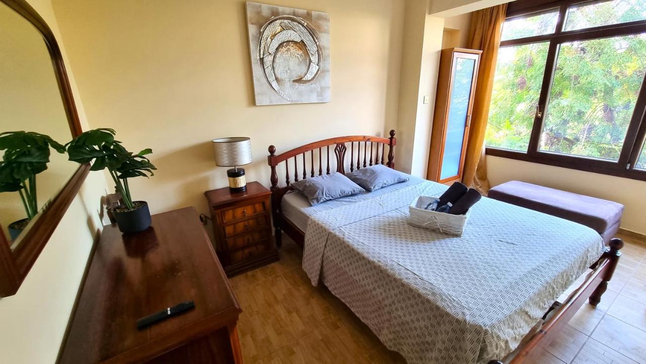 B&B Larnaca - Salt Lake Serenity 2Br Apartment with Netflix - Bed and Breakfast Larnaca