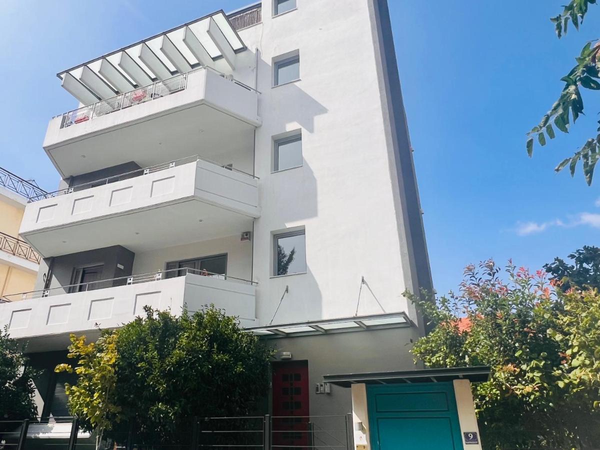 Green Apartment near Marousi Hospitals & OAKA, by PromosHomes - B&B