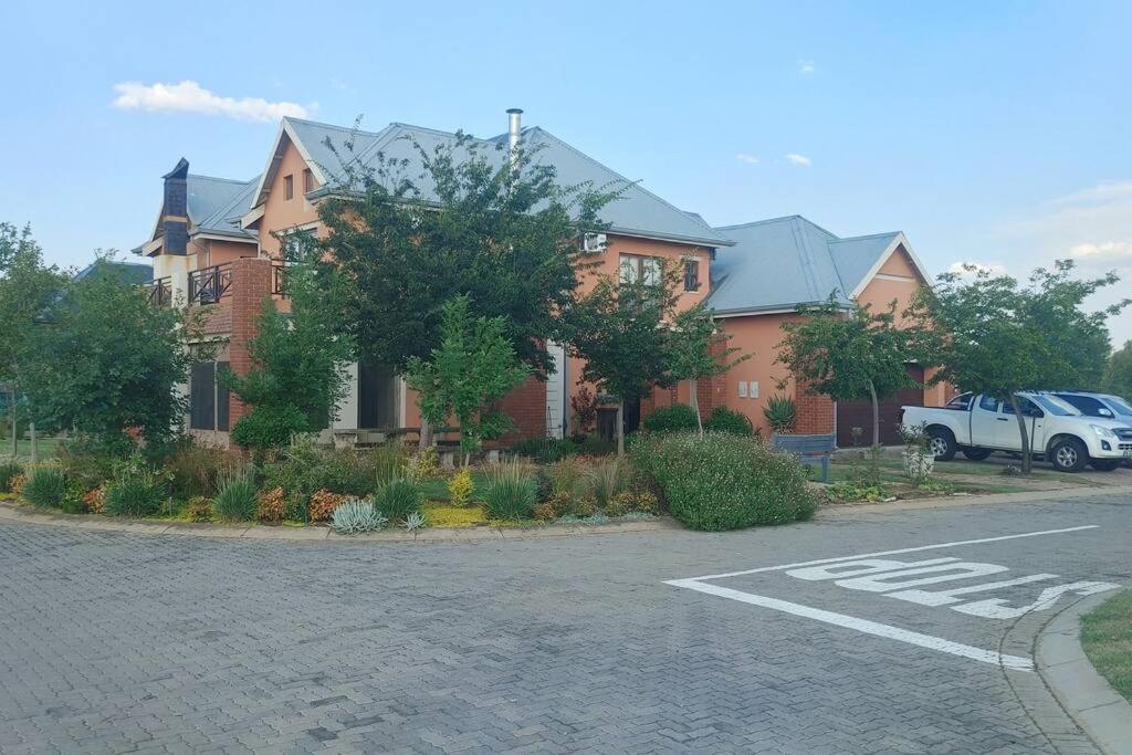 157 Tarentaal on Vaal - Vaal De Grace - Bed and Breakfast Parys