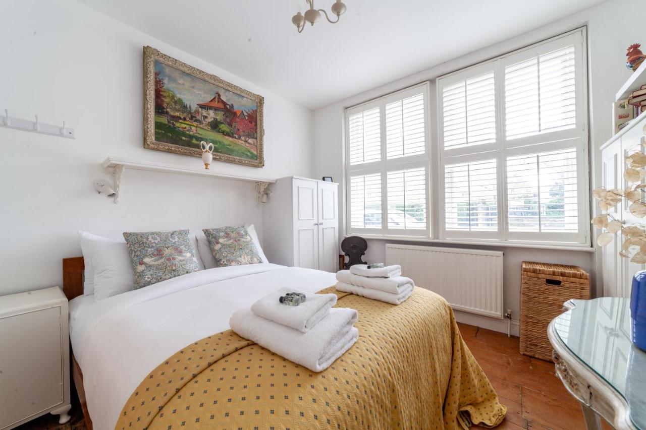 Charming and Spacious 1 BR flat in Battersea - B&B London