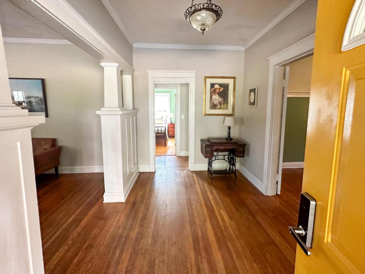 Spacious Craftsman near Staunton - Chambres d’hôtes