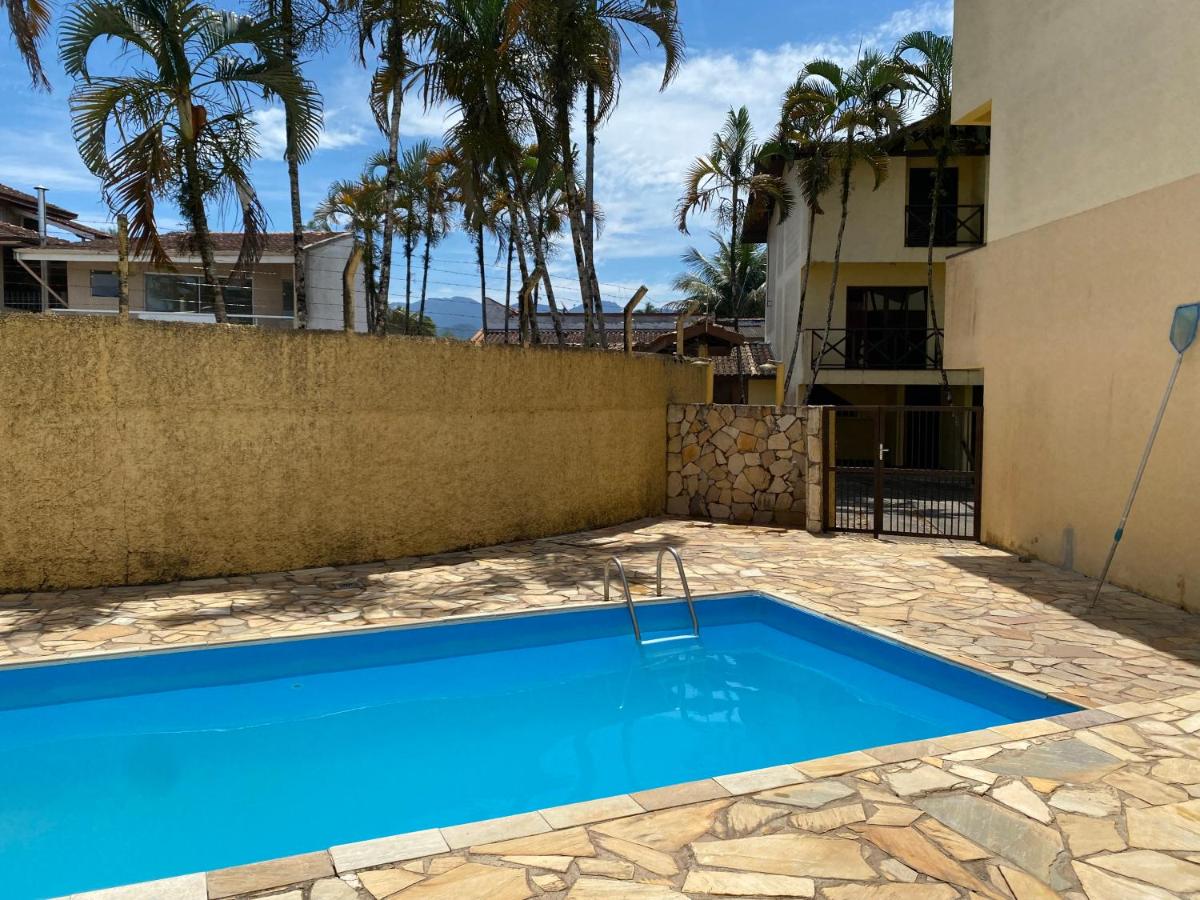 TRIPLEX piscina churrasqueira lava e seca Wi-Fi e 2 TVs em Condomínio com 90m2 no centro de Ubatuba - B&B