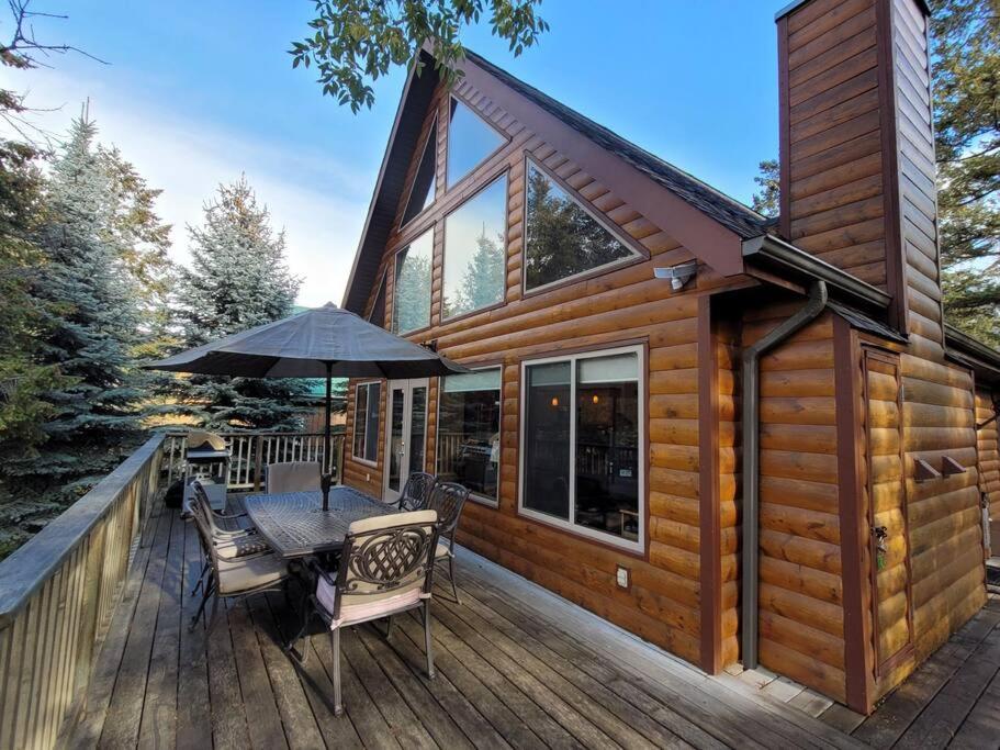 Pine Cone Cabin by StayIn - B&B Radium Hot Springs