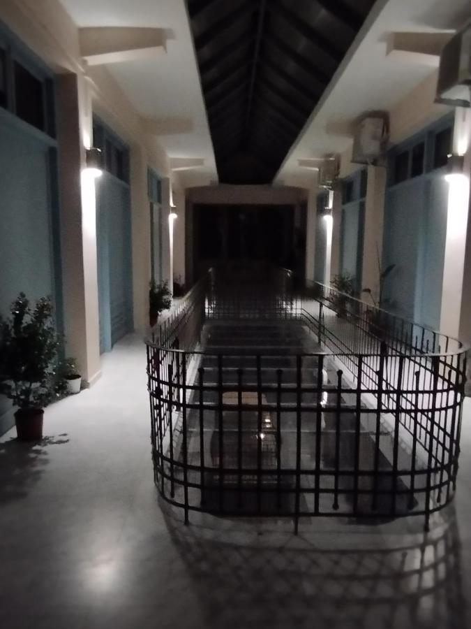 Στη Στοά Βαρβουτσή Στούντιο Νούμερο 4 - B&B