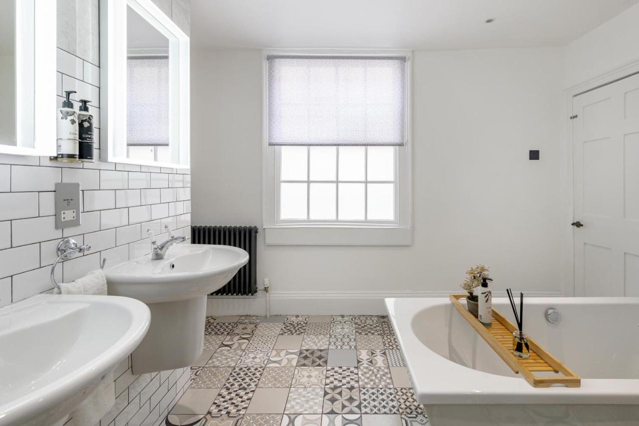 The Old Crescent Bakery - 4 Bedroom Residence in Bath by Mint Stays - Ferienwohnung Bath