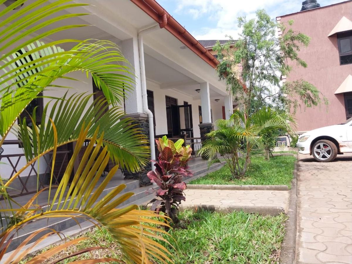 B&B Kampala - Travel Sanctuary Residence - Uganda - Bed and Breakfast Kampala