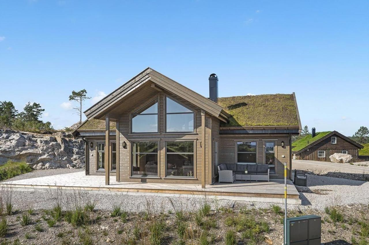 Ny og moderne feriehytte - B&B Drangedal