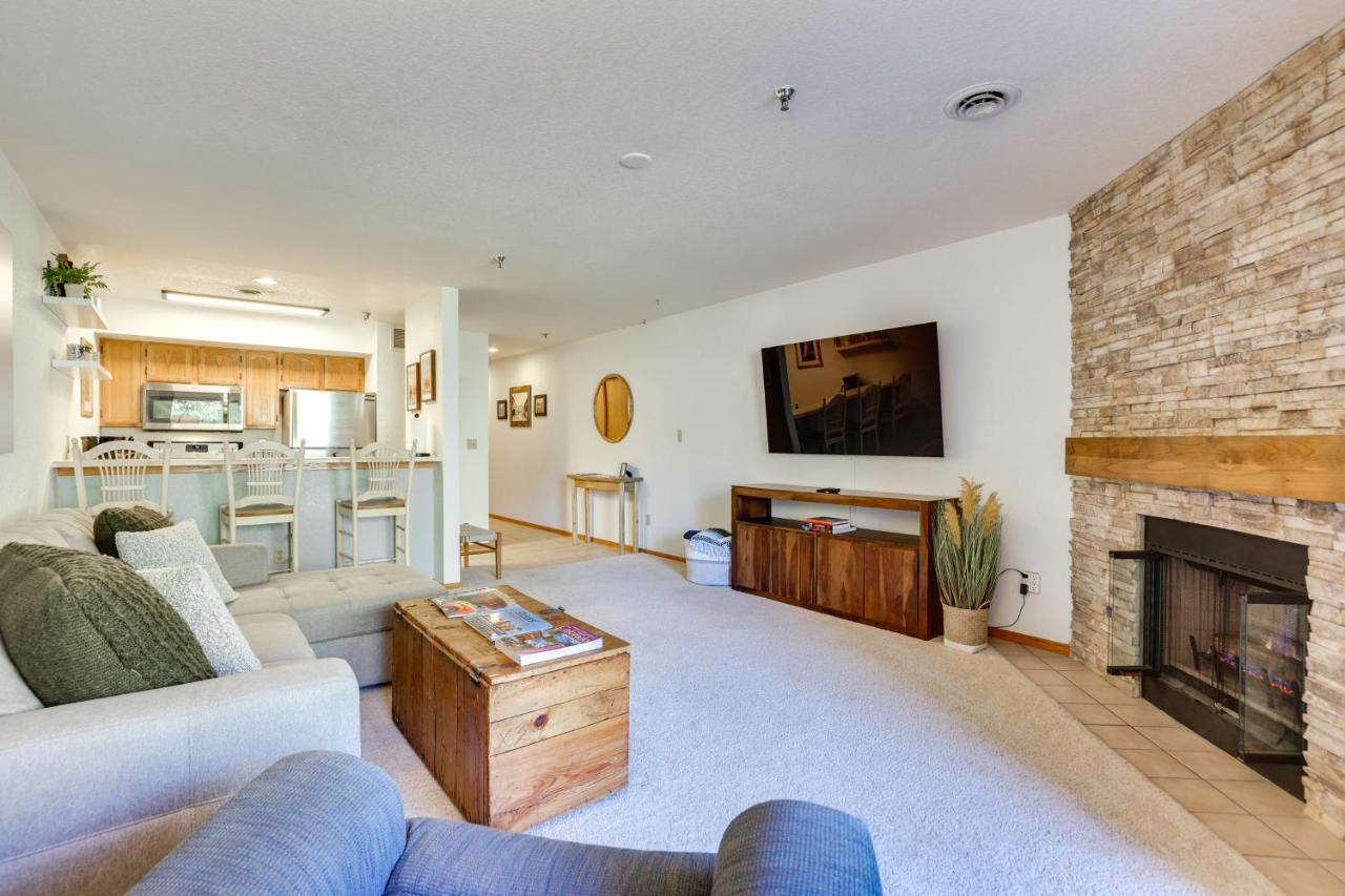 Walkable Frisco Condo Mtn Views and Shared Hot Tub! - Chambres d’hôtes Frisco