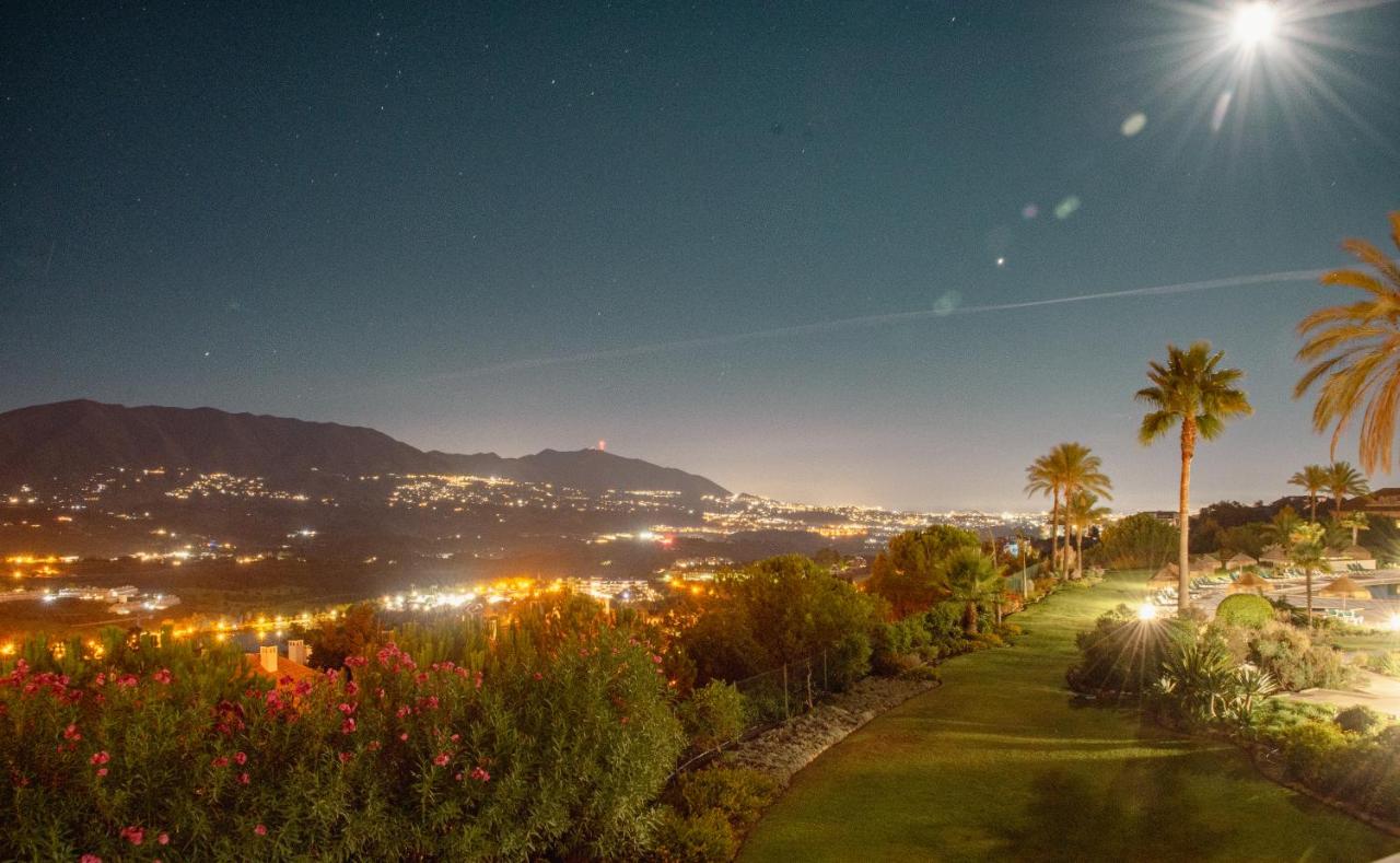 Beautiful luxurious 2 bedroom apartment with a breathtaking view at La Cala Golf - Chambres d'hôtes La Cala De Mijas