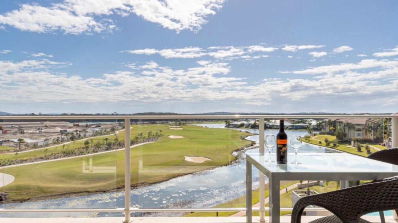 B&B Pelican Waters - Spa Apartment - Beautiful Views Of Golf Course! - Bed and Breakfast Pelican Waters