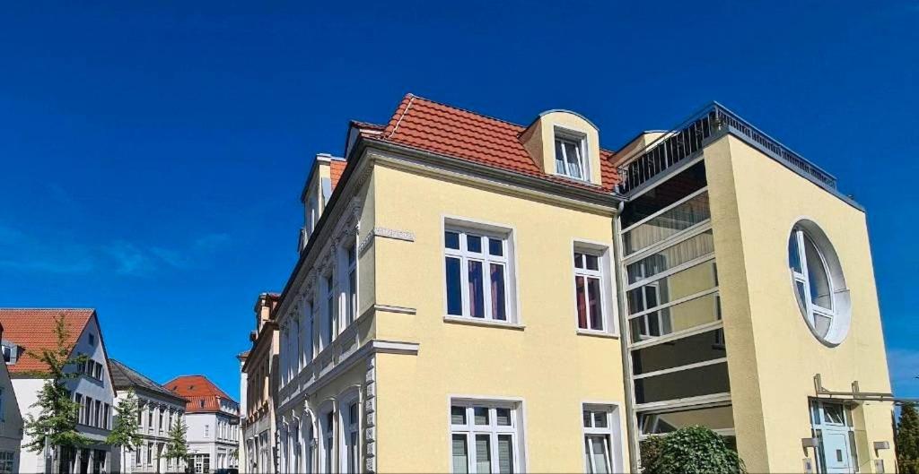 135qm 4 Zimmer Ferienwohnung in Stadtnähe, Wintergarten Parkplatz - Chambres d'hôtes Oldenbourg