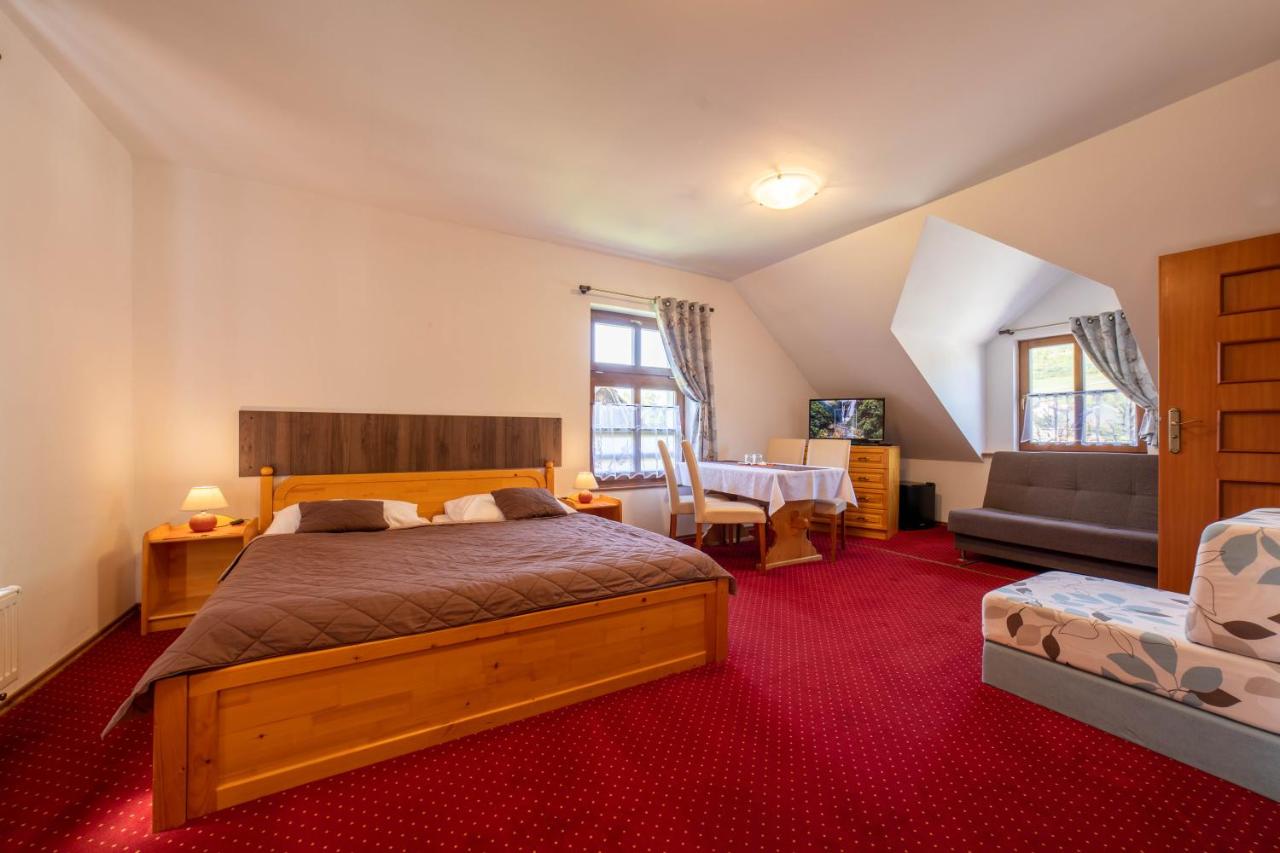 Kamer met Kingsize Bed en Uitzicht op de Bergen