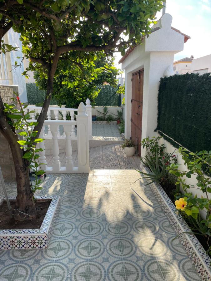 Holiday home with large roof terrace near La Mata beach - B&B
