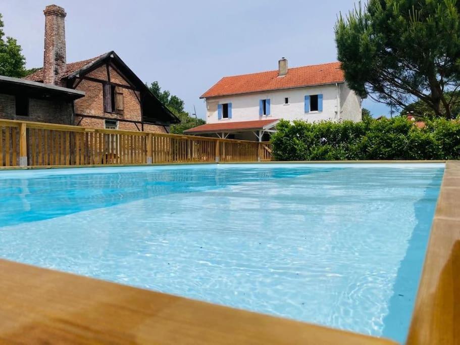 B&B Lüe - Charmante Maison dans Les Landes x 10 avec piscine et salle d escalade - Bed and Breakfast Lüe