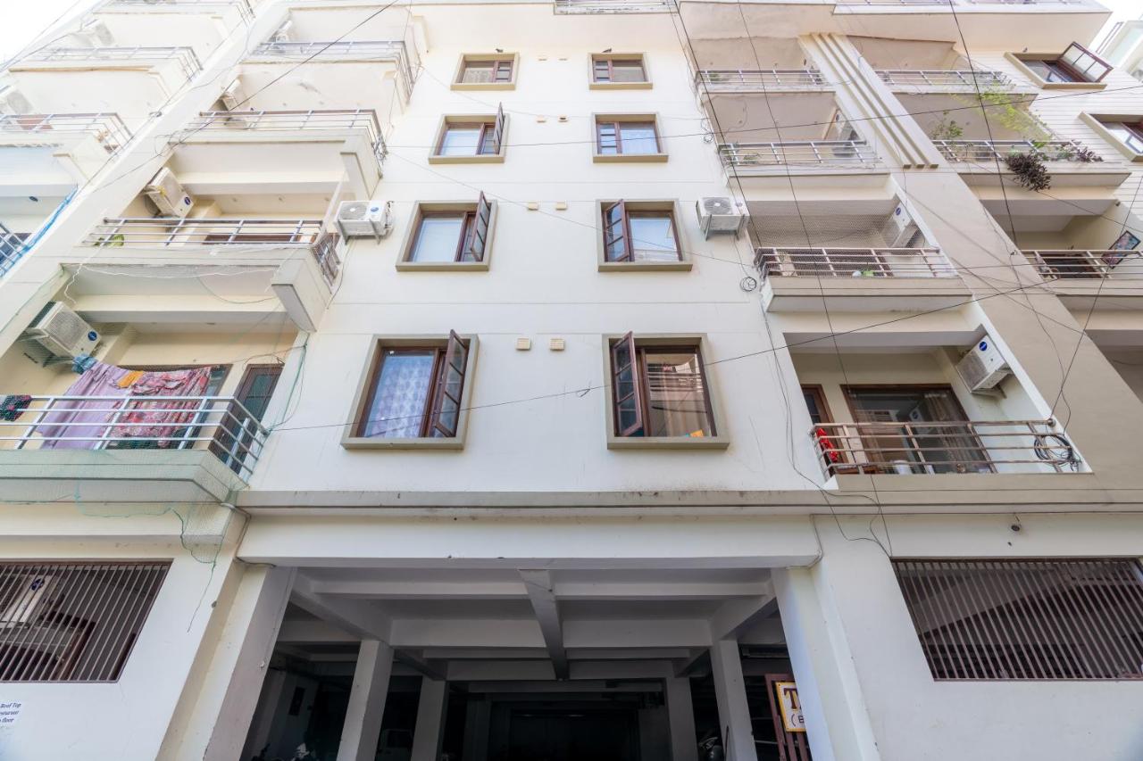 Homlee-Jumbo 1BHK-2AC-Kitchen-Lift-Parking-Tapovan - B&B