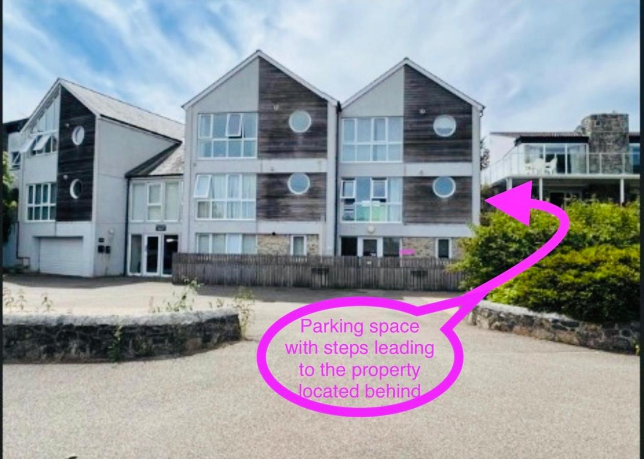 Above the Bay - Enclosed garden apartment with parking - B&B