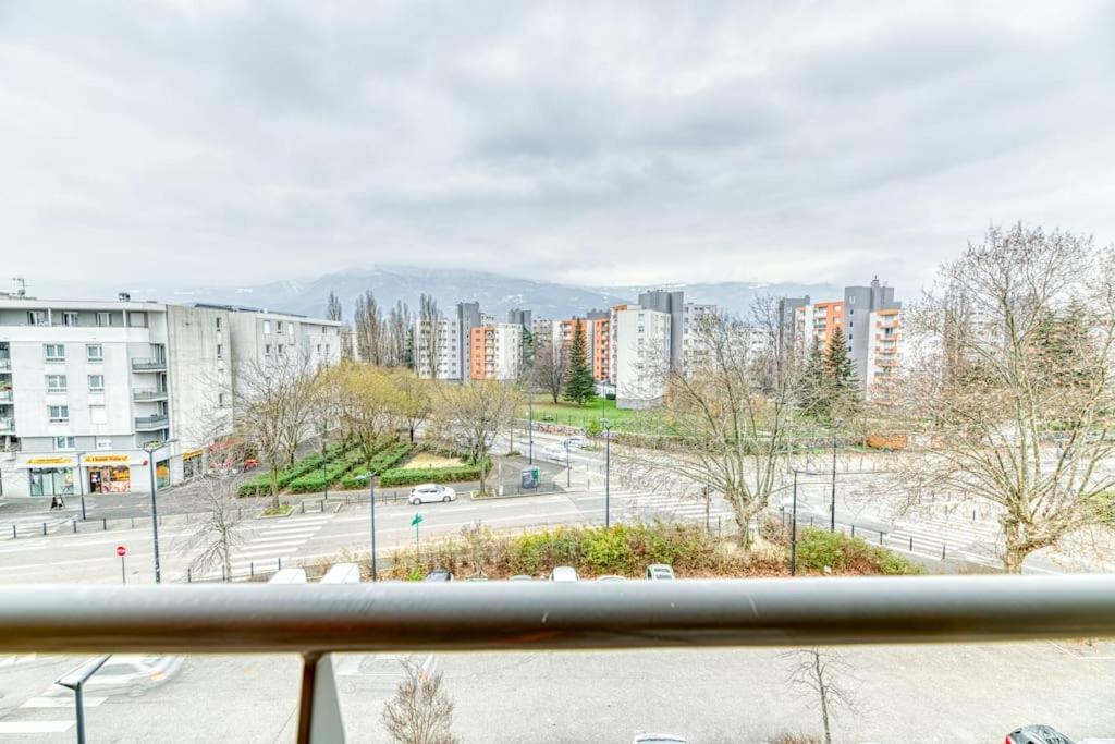 5min Alpexpo 4 personnes garage privé terrasse - B&B Grenoble