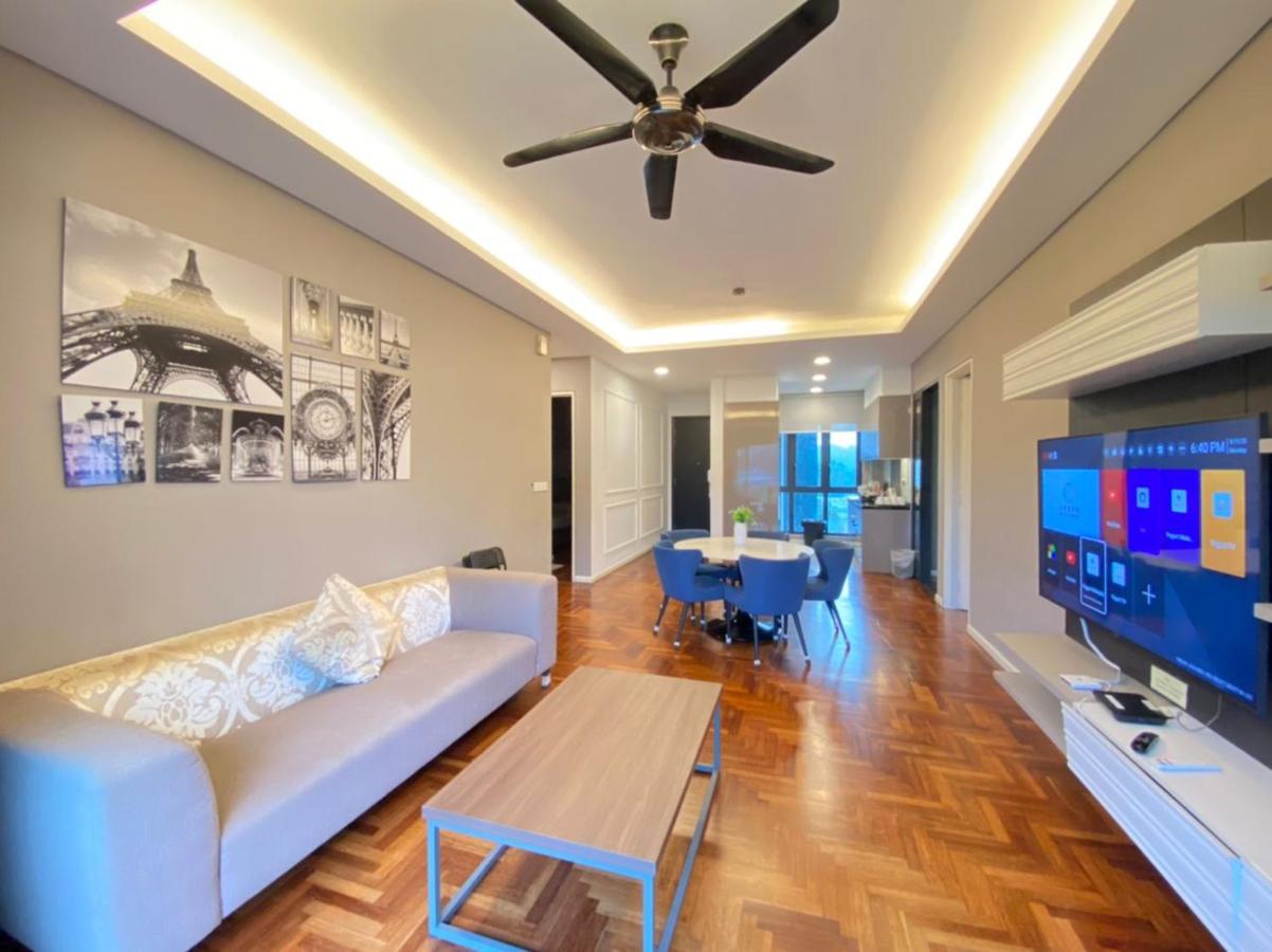 Genting Vista Superior 4BR & 4Baths Suite, Up to15 Pax, Bathtub, Coway Dispenser, 65'SmartTV, 2 Private Parking - B&B Genting Highlands