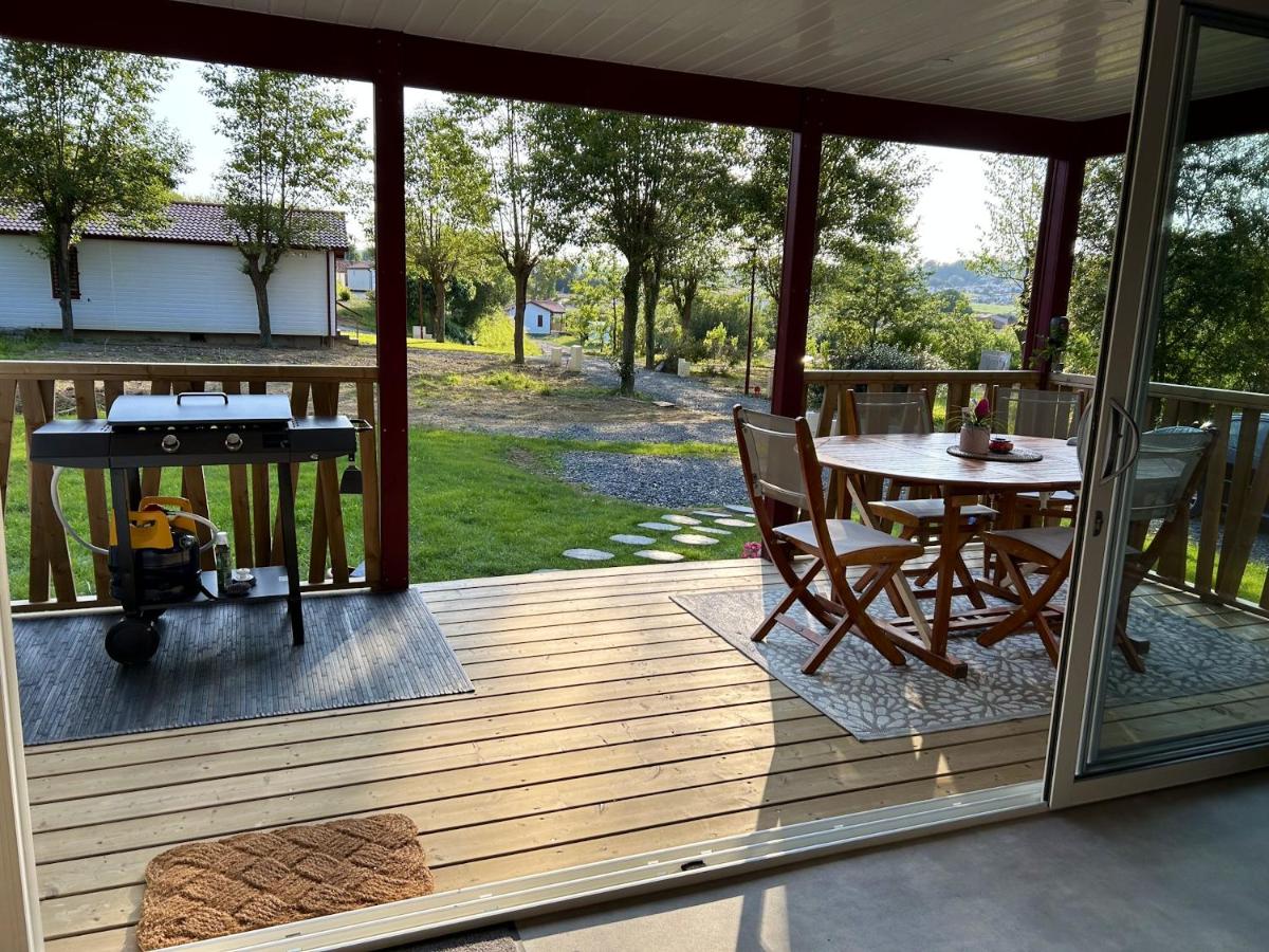 Charmant chalet avec spa à Hasparren, 50 m², piscine partagée - B&B