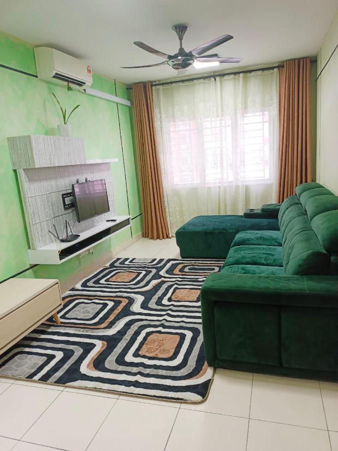 B&B Shah Alam - Nena Homestay Setia Alam, Air Conditioned, High Speed Internet - Bed and Breakfast Shah Alam