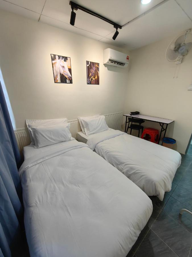 Twin Room with Private Bathroom